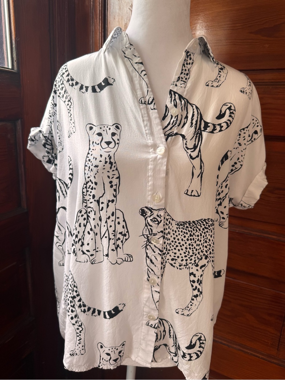 Jane + Delancey Button-Up Top Size Small Animal Print Short Sleeve Shirt